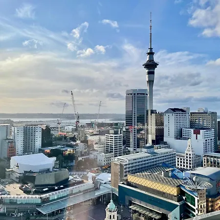 Stunning 3 Bedroom Penthouse Apt In Auckland Cbd